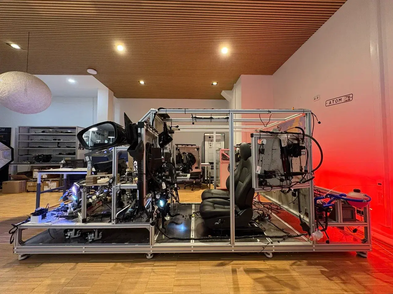 Pruebas del sistema de bajo voltaje del coche eléctrico "Atom"