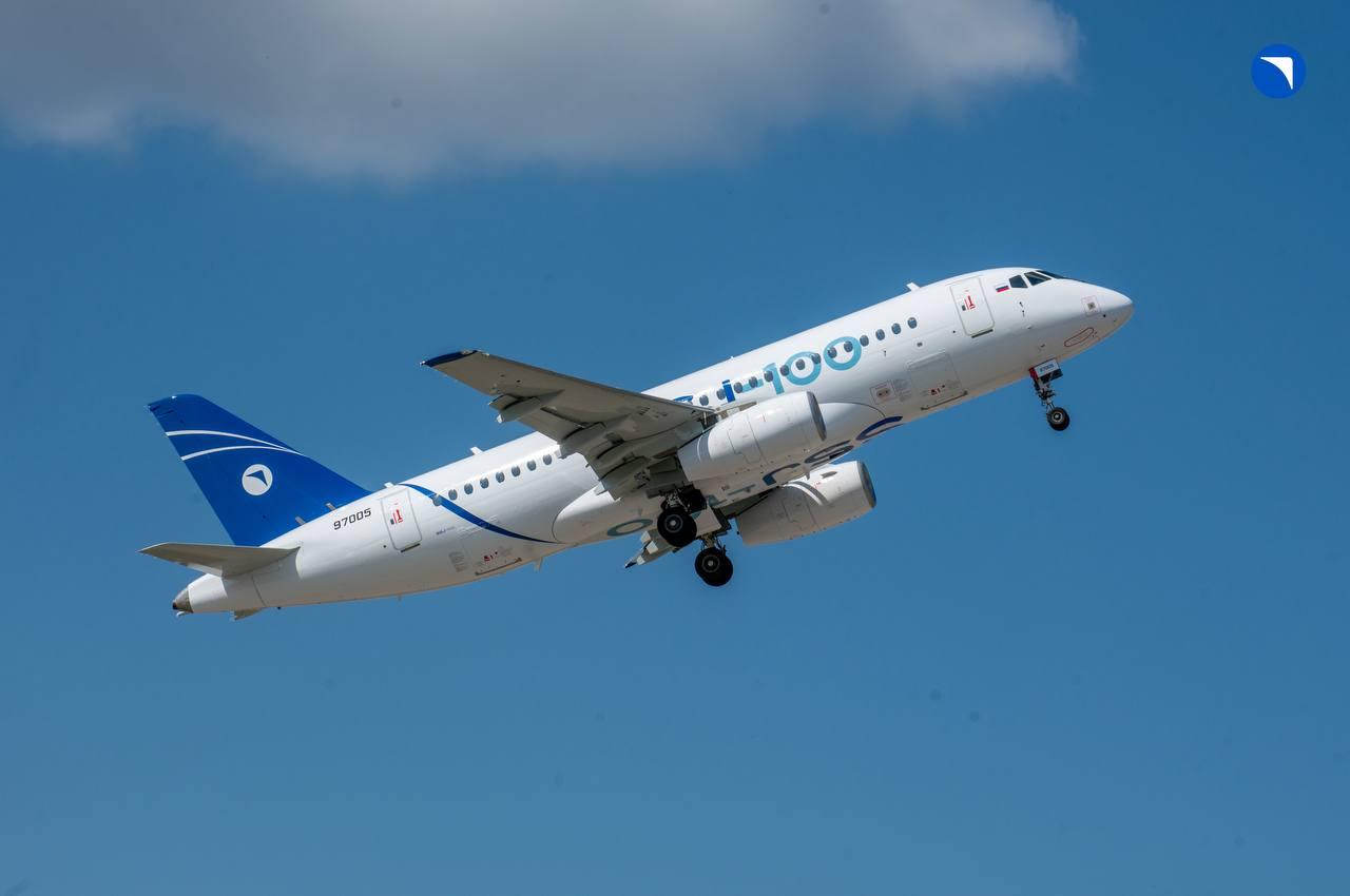 SSJ-100