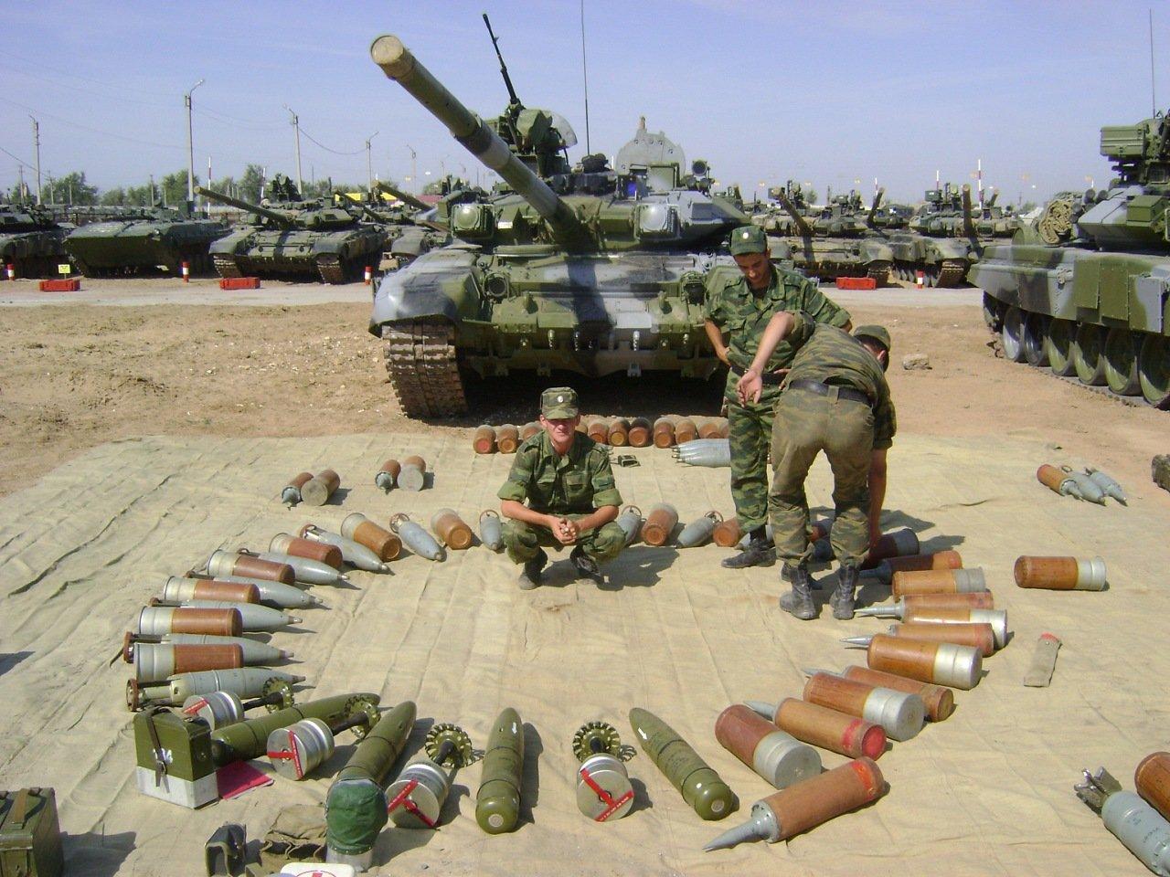 Militares mostraron el despliegue completo de municiones del tanque T-90A