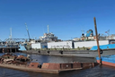 Заброшенный у причала Усть-Лужской судоверфи танкер-нефтесборщик «Лия» нанёс вред экологии