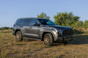 Toyota обновила Sequoia: огромный внедорожник получил внедорожную версию Trailhunter и новую мультимедиа