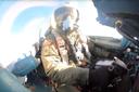 Минобороны показало на видео кабину Су-35 на боевом дежурстве — под крылом Х-31ПМ и контейнеры РЭБ «Хибины»