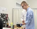 Мизинец вместо пульта: уникальный протез для подростка со сложной патологией кисти создал Ростех