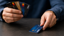 Карты ушли, пластик остался: ЦБ считает, что Visa и Mastercard пора выводить с рынка