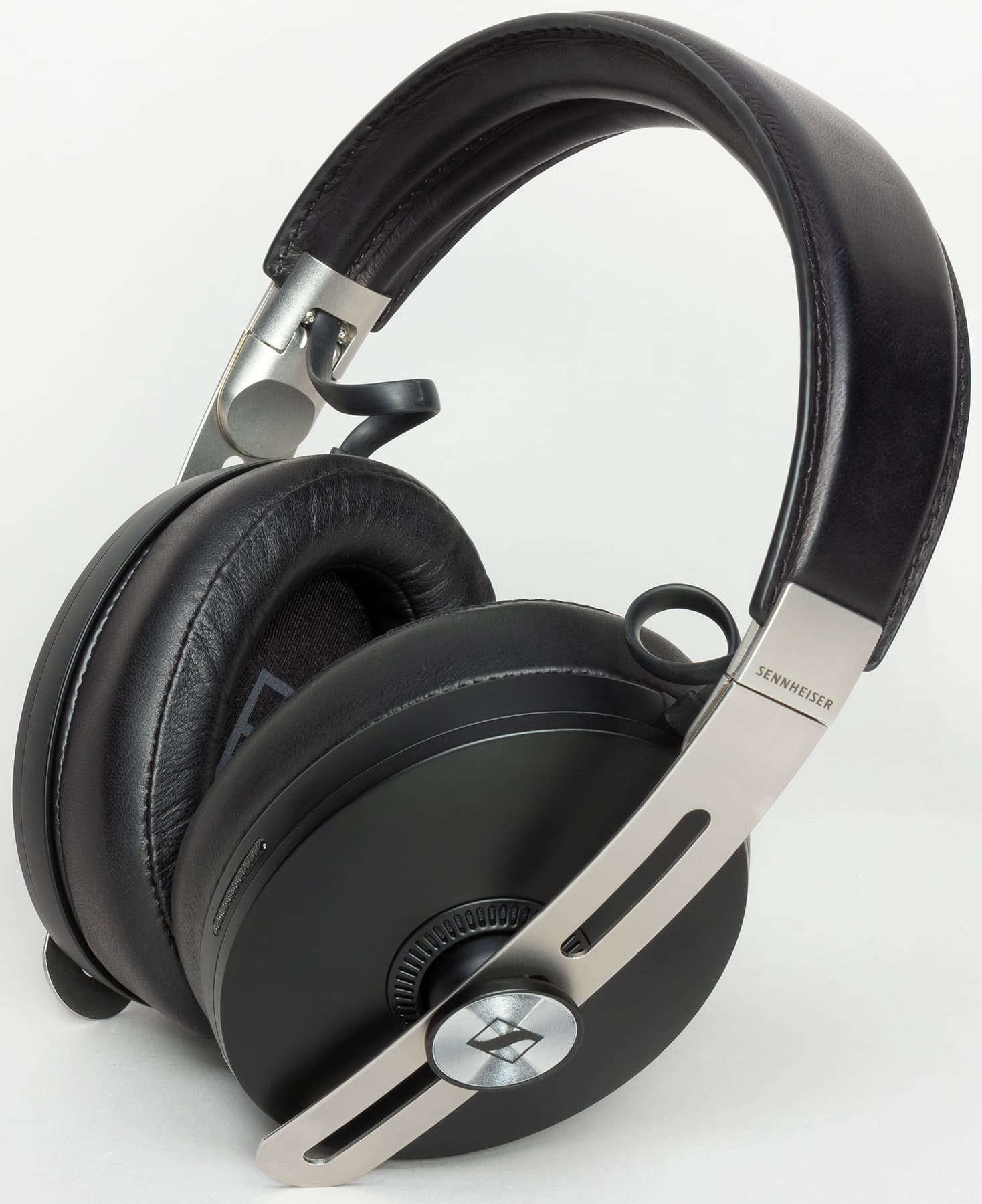 Обзор полноразмерных беспроводных наушников Sennheiser Momentum 3