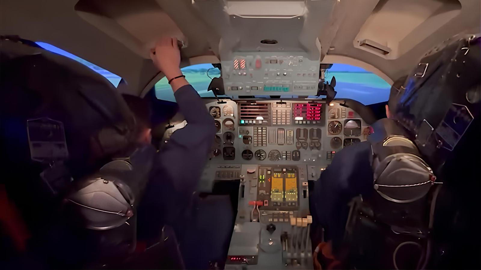 Imágenes de la preparación de pilotos en el simulador Tu-160 "Cisne Blanco"