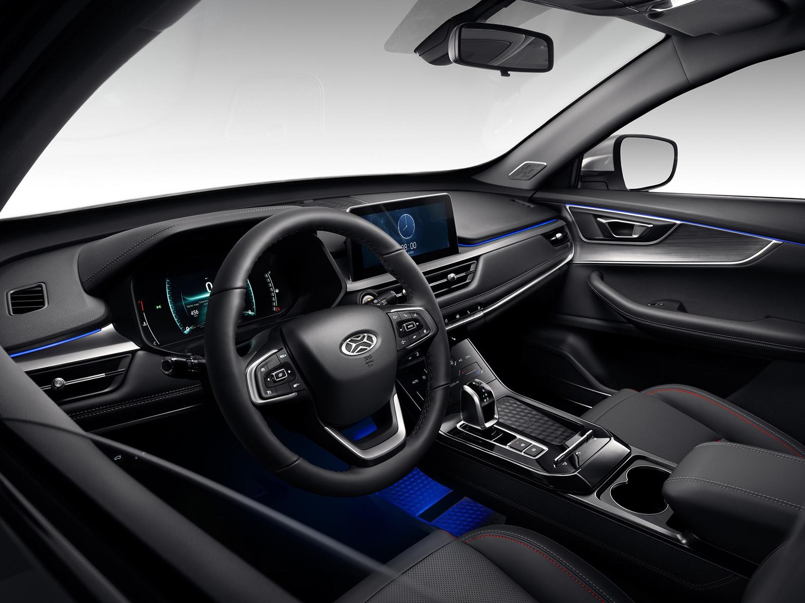 Fotografías del interior del automóvil XCITE X-Cross 7<br>