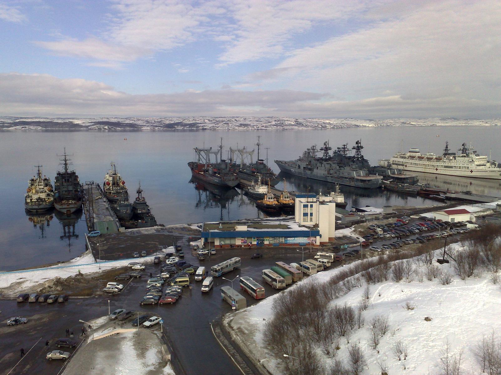 Aparcamiento de barcos. Severomorsk