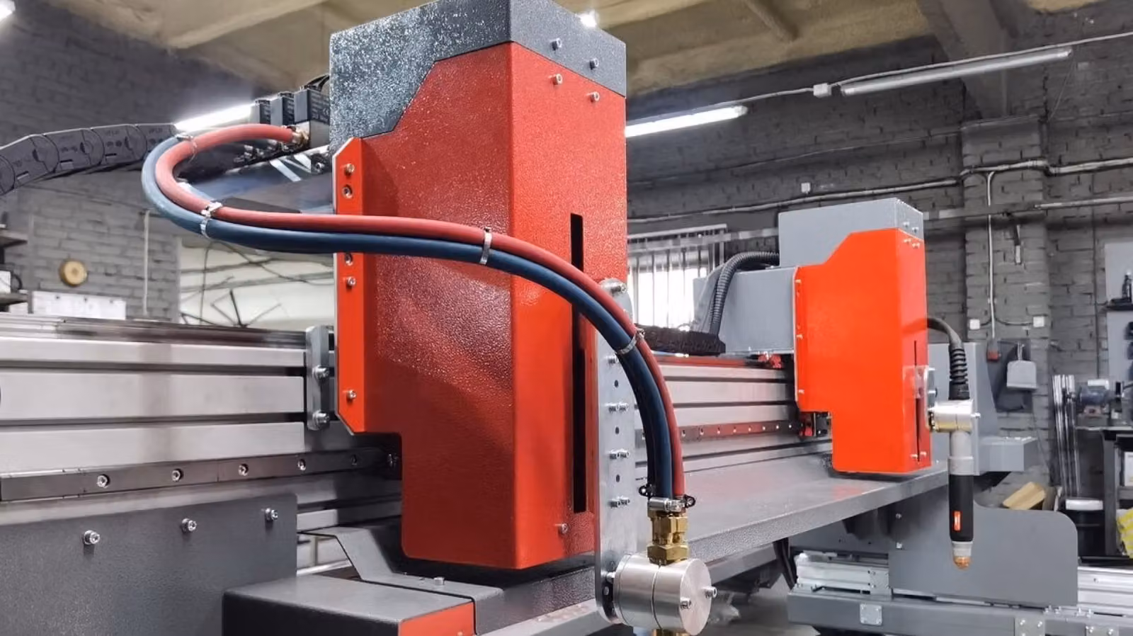 ULTRAFLAME SBR-2060 metal plasma cutting machine