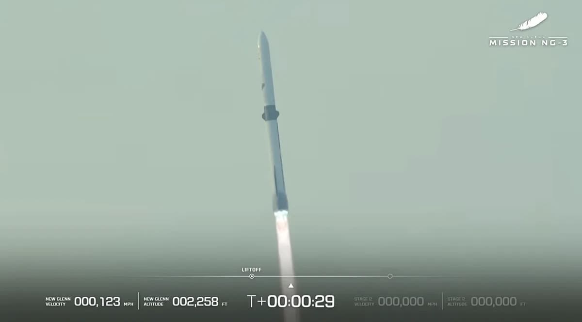 В США появилась еще одна многоразовая орбитальная ракета: Blue Origin впервые повторно запустила первую ступень ракеты New Glenn