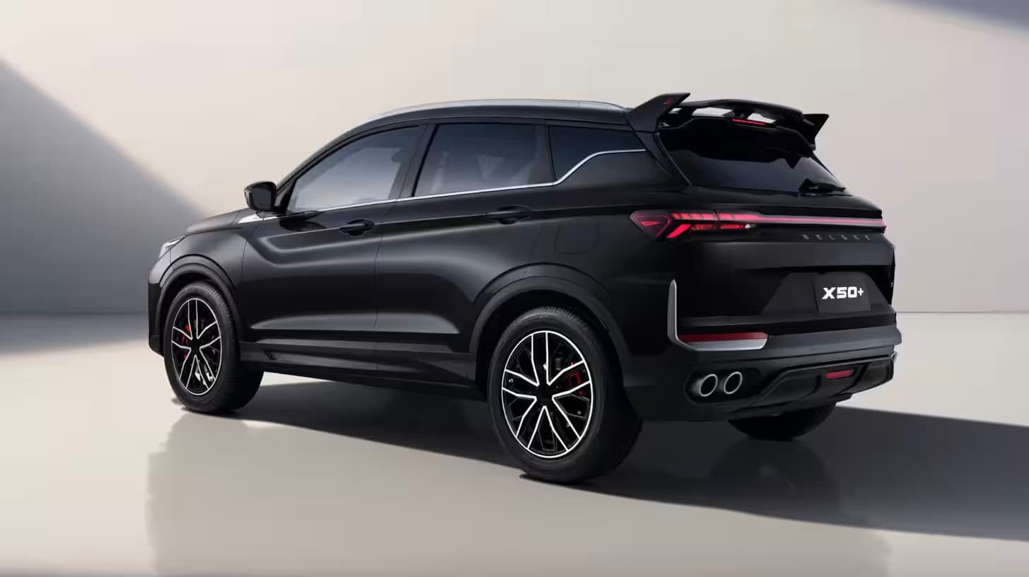 В России начались продажи белорусского кроссовера Belgee X50 Onyx: 147 л.с., передний привод и улучшенная медиасистема с 14-дюймовым экраном  за 2,76 млн рублей