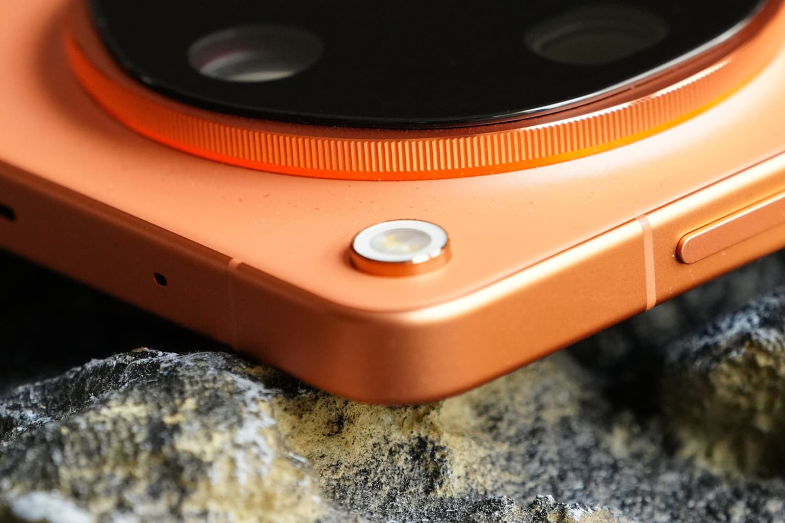 Самое четкое изображение среди всех смартфонов. Ice Universe показал вживую новейший камерофон Oppo Find X9 Ultra