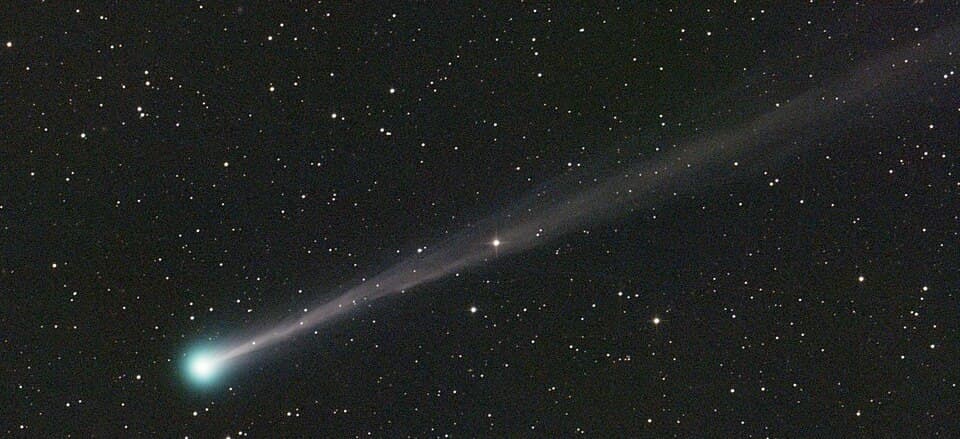 На небе появилась яркая комета: C/2025 R3 можно увидеть перед восходом Солнца