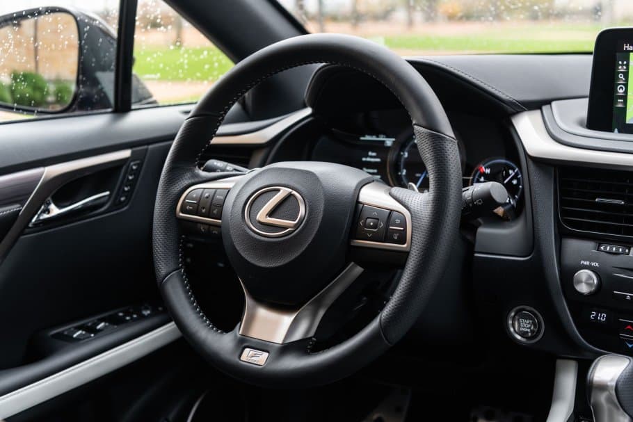 Продажи Lexus в России выросли более чем вдвое за год. Большинство машин выпущены в Японии