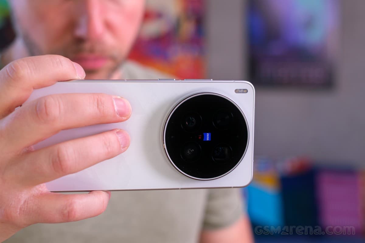 Vivo запускает глобальные продажи новейших смартфонов X300 Ultra и X300 FE