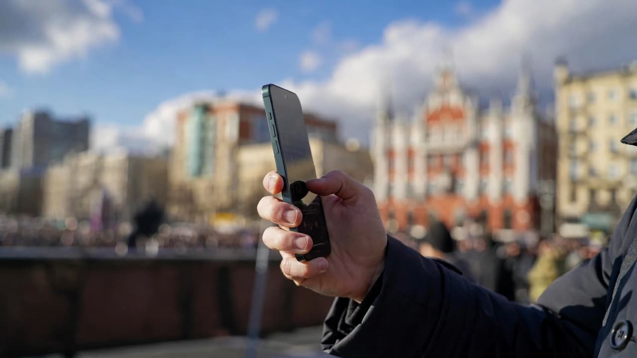Ограничения в работе мобильного интернета, в том числе белых списков. Абоненты Москвы и Подмосковья получили рассылку от Билайна