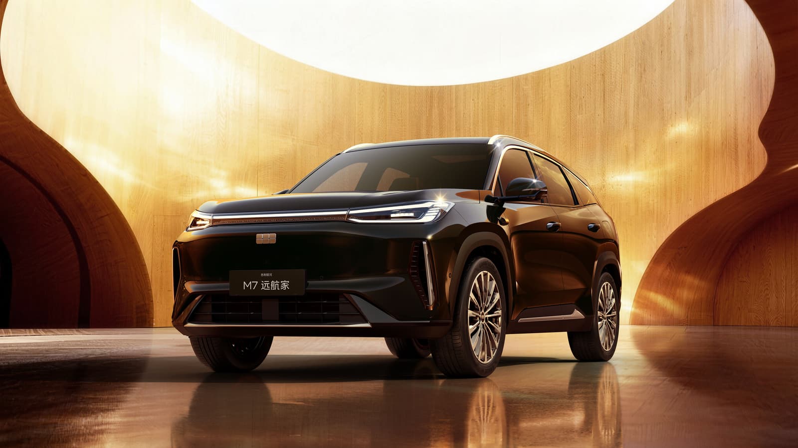 Geely продала в апреле 235,2 тыс. автомобилей, из них больше 135 тыс. — гибриды и электромобили