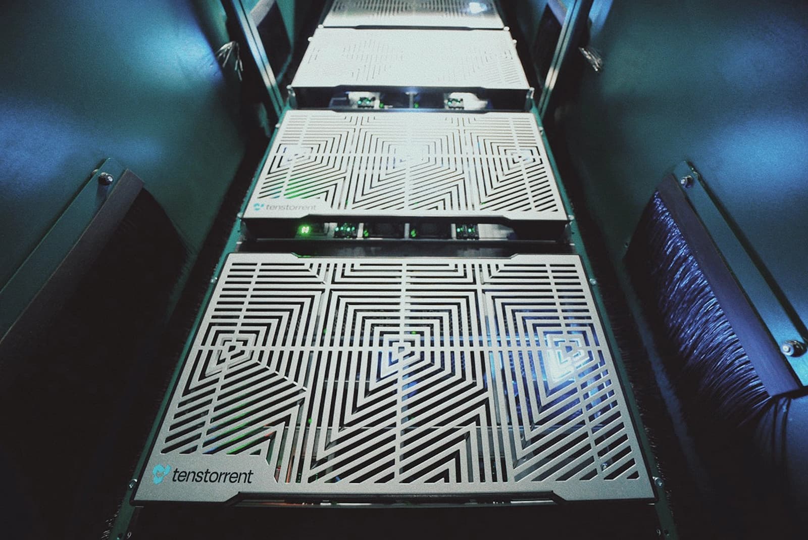 RISC-V может конкурировать с мощнейшими GPU Tenstorrent показала, как её сервер Galaxy Blackhole превосходит Nvidia GB300
