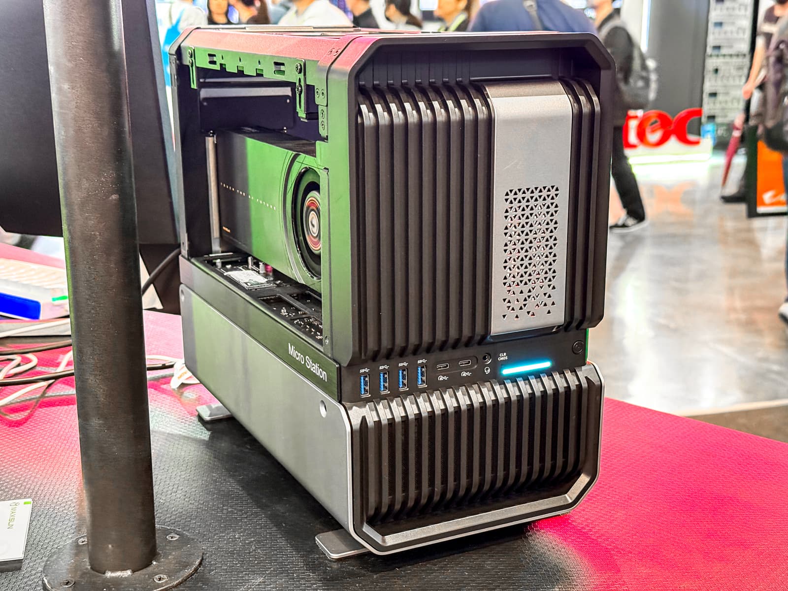 Maxsun показала на Computex 2026 ИИ-станцию Micro Station на Arc Pro B70, плату W890 для рабочих станций и видеокарты от RTX 5060 до RX 580