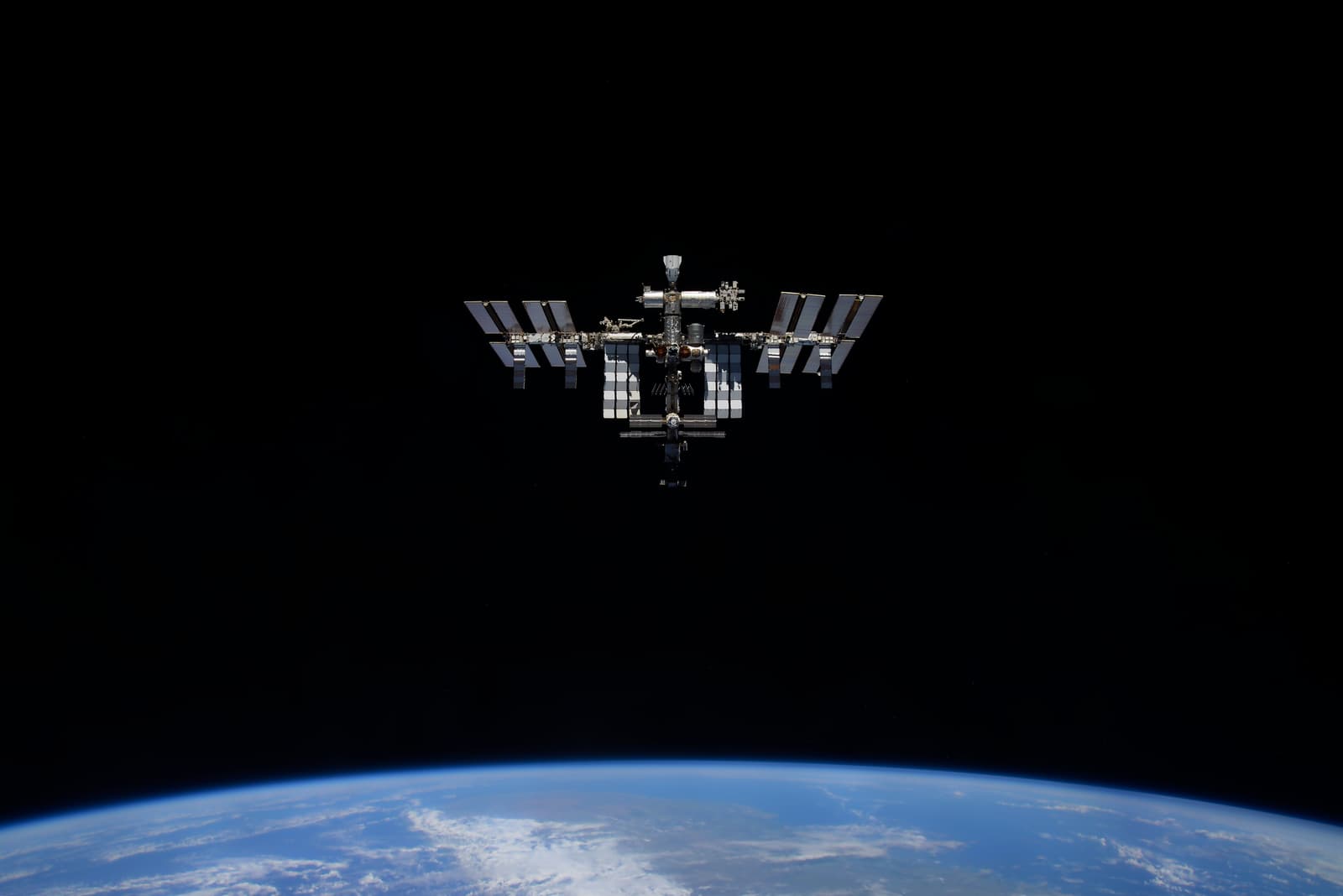 Роскосмос: астронавты NASA вернулись на борт МКС