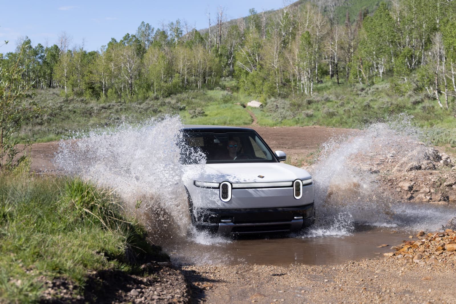Rivian начала поставки R2 — электрический кроссовер дешевле $45 000 бросает вызов Tesla Model Y