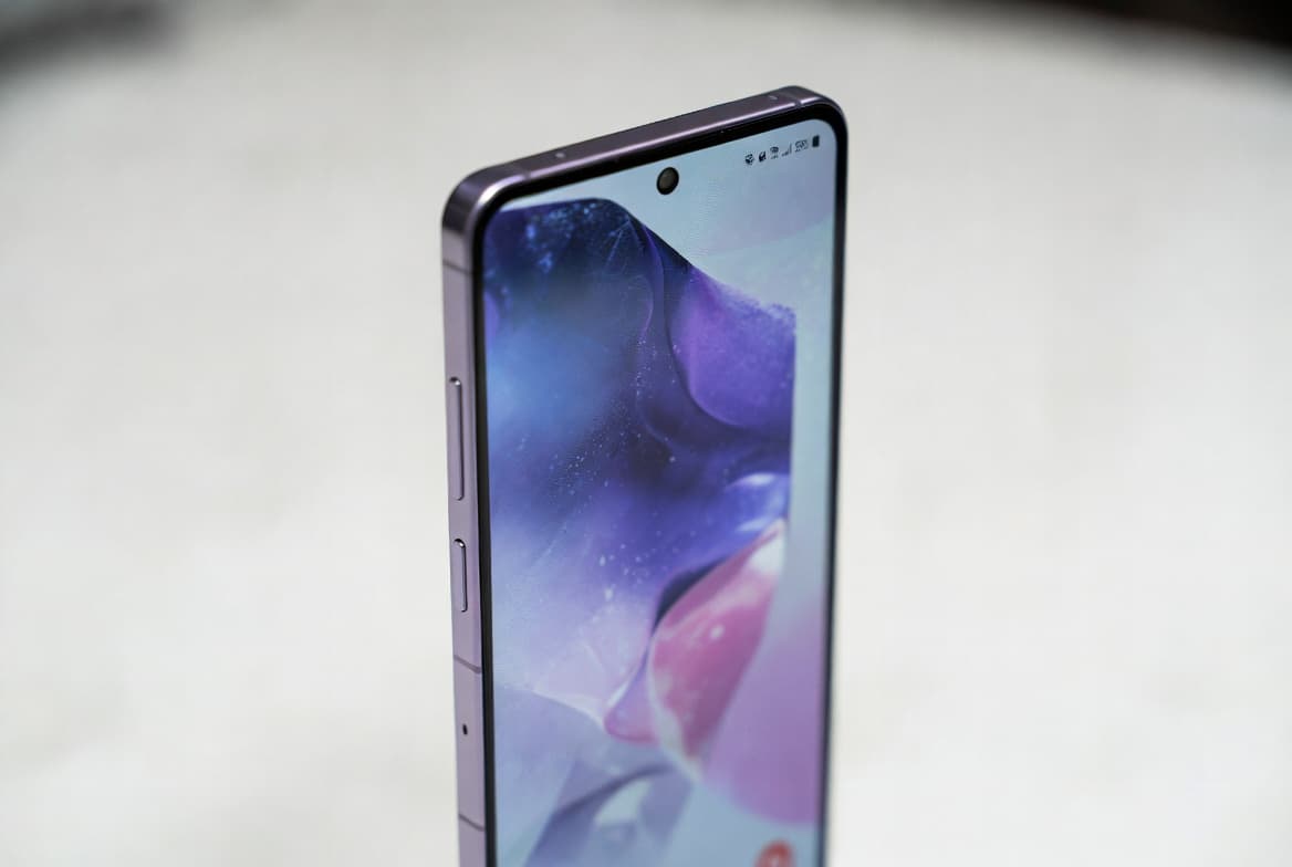 iPhone 17 задал новый тренд. Топ-5 китайских производителей смартфонов переходят на квадратные сенсоры фронтальных камер