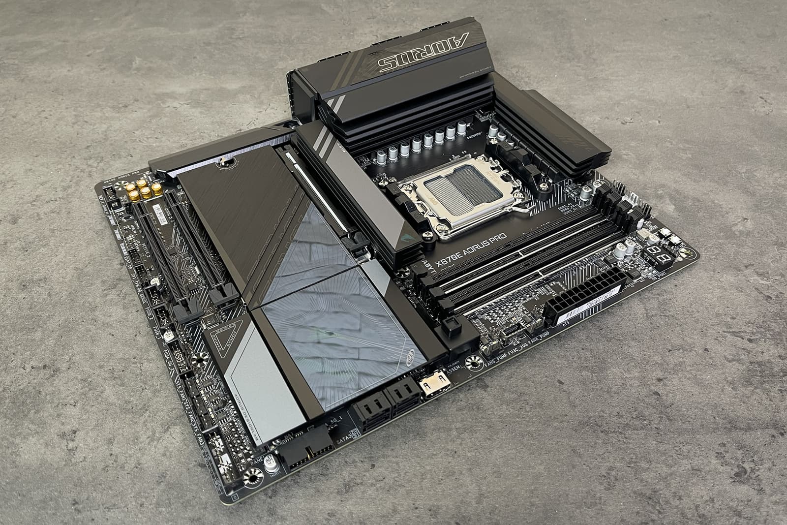 Обзор материнской платы Gigabyte X870E Aorus Pro на чипсете AMD X870E