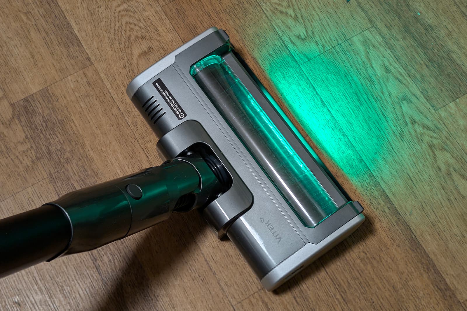 Обзор вертикального аккумуляторного пылесоса Vitek VT-CLSAQUA Rapid