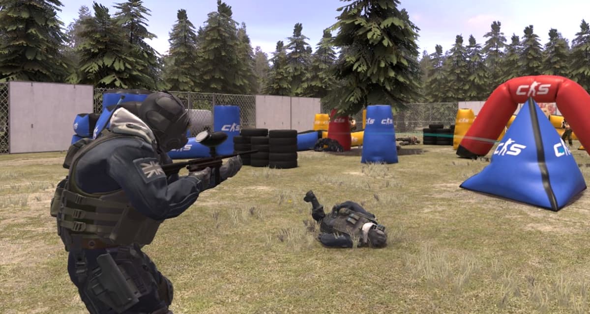 Игрок перезаряжает оружие в Counter-Strike 2