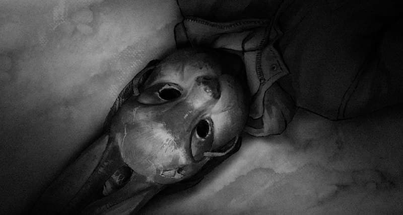 Изображение из хоррор-визуальной новеллы Зайчик (Tiny Bunny)