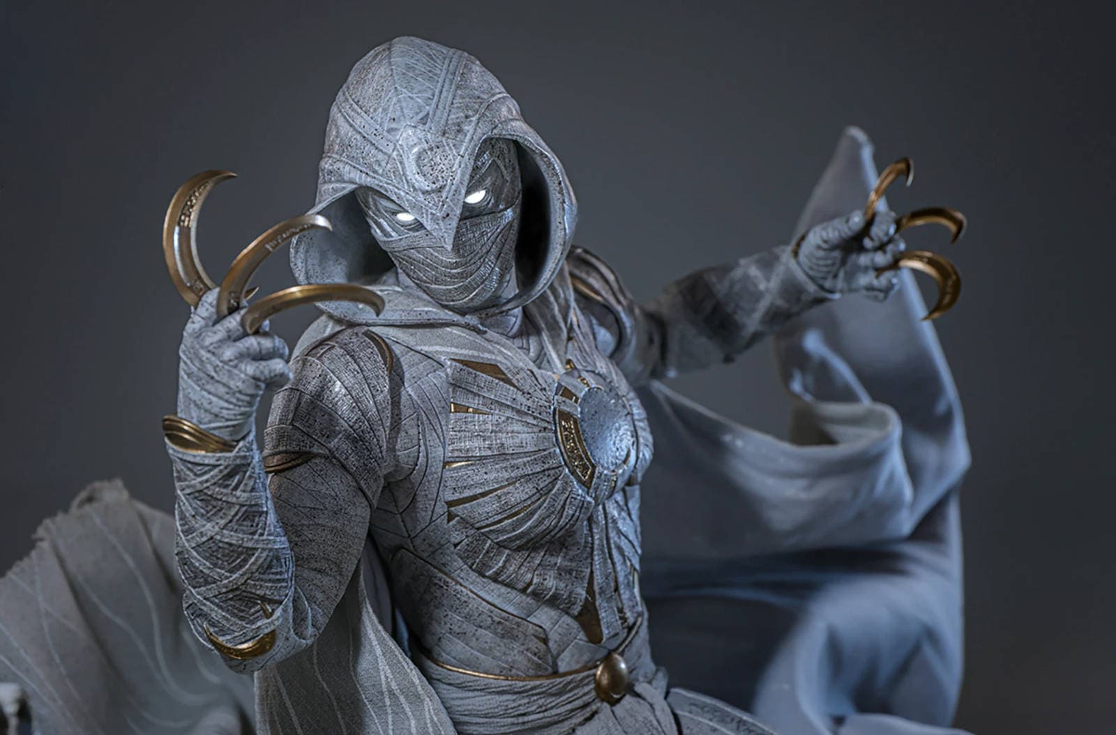 Hot Toys Moon Knight figure in dynamic pose
