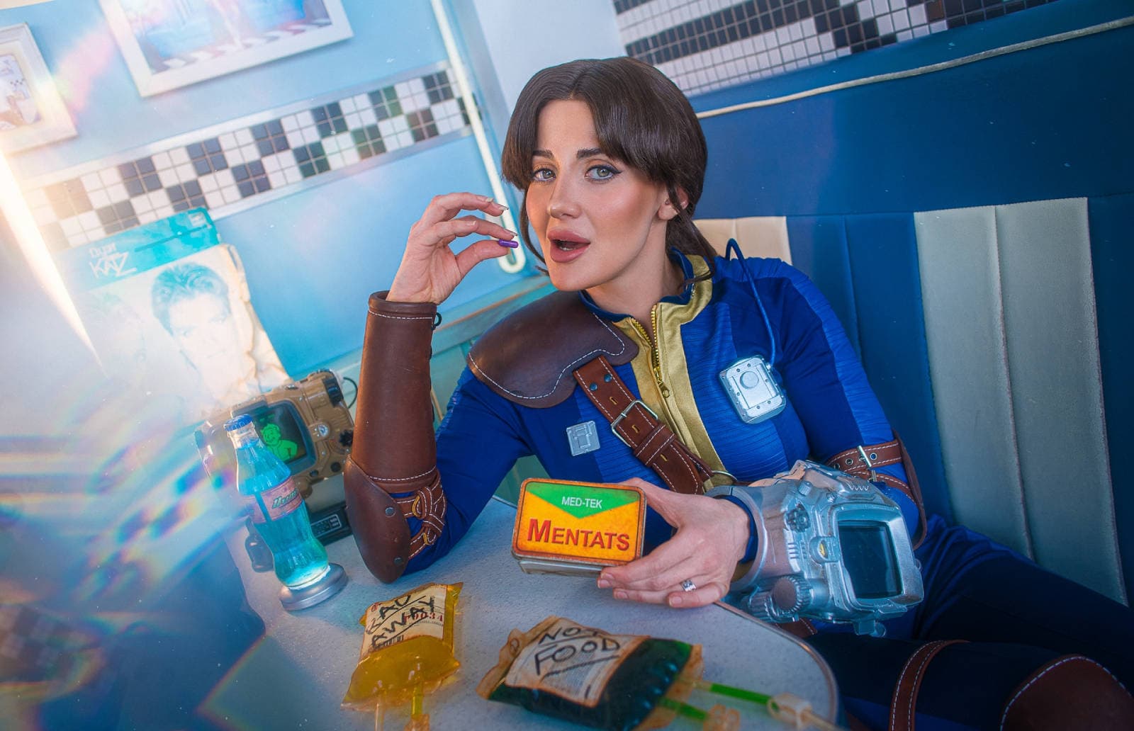 Кафе в Пустошах: модель показала косплей Люси Маклин из сериала Fallout