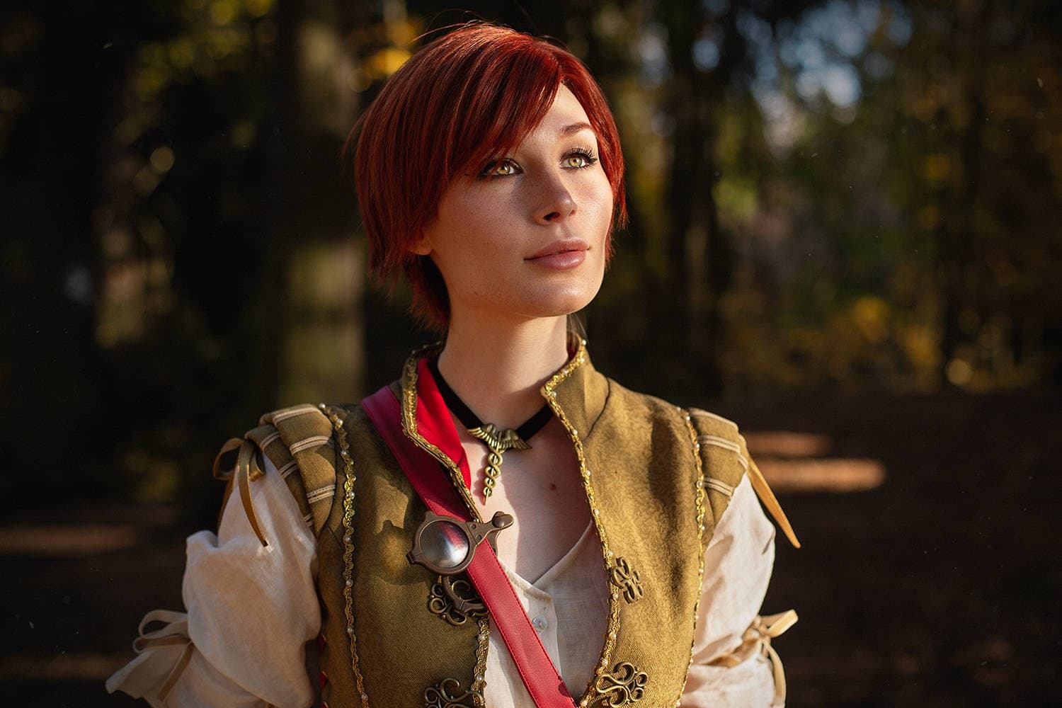 Прогулка в осеннем лесу: косплеер превратилась в Шани из игры «Ведьмак 3: Дикая Охота»