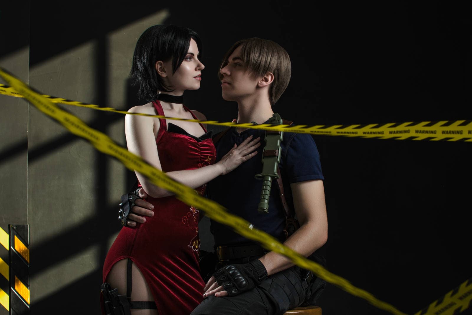 Напряжение и притяжение: косплееры предстали в образах Леона Скотта Кеннеди и Ады Вонг из Resident Evil 4