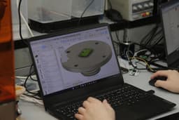 Преобразователь механических колебаний окружающей среды в электроэнергию разрабатывают в Satbayev University