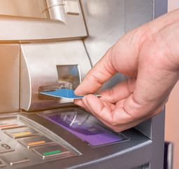 ВТБ запустил сервис расчетов с самозанятыми в интернет-банке для бизнеса