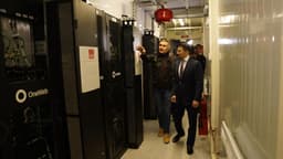 Глава Минцифры Казахстана Мадиев протестировал спутниковую связь Eutelsat-OneWeb