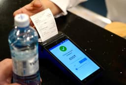 Оплата заказов в вагонах-ресторанах КТЖ стала доступна через POS-терминалы