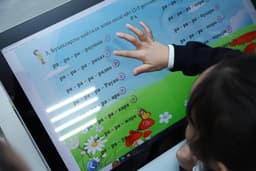 Интерактивный стол дефектолога разработали в Восточно-Казахстанском университете имени Аманжолова