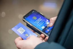 Иностранным гражданам в Казахстане начнут выдавать карточку с QR-кодом