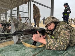 Молодые матросы впервые выполнили стрельбы из автомата АК-74 на полигоне в Мангистауской области