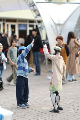 Андроиды появились на фестивале Nauryz Almaty Vibe