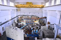 Премьер Бектенов проверил казахстанский ядерный кластер