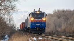 Казахстан подарил Кыргызстану пять локомотивов