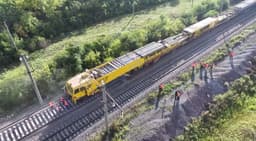 Завод на колесах для обновления путей: на участке Атбасарской дистанции пути задействовали машину SMD-80