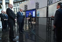 Токаев и Алиев побывали в Международном центре ИИ Alem.AI в Астане