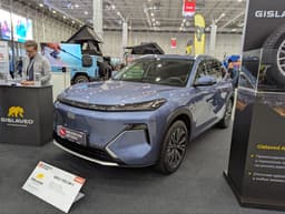 Geely EX5 EM-i показали вживую на «Московском Автошоу»