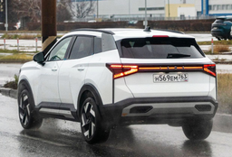 Lada Azimut Debuts on Roads Without Camouflage