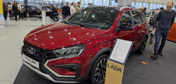 Обновлённая Lada Vesta SW Cross: новую топовую версию с бесключевым доступом и удалённым запуском показали россиянам