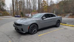 Новый Dodge Charger Sixpack 2026 удивляет — турбо-рядная «шестёрка» раскрывает характер лучше, чем ожидалось
